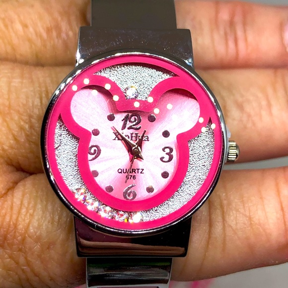 Mickey Mouse Quartz Watch - Picture 3 of 8